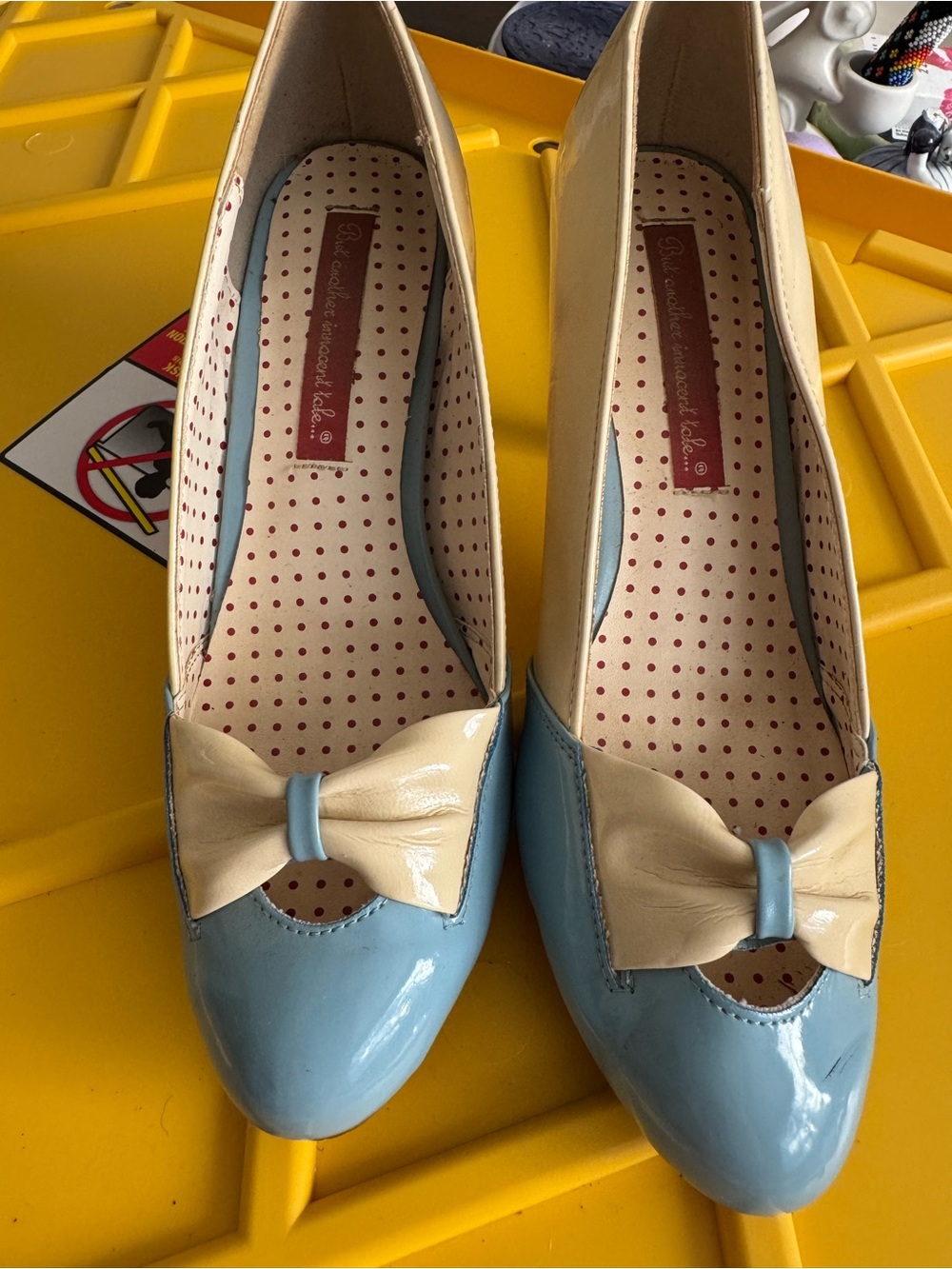 Vintage Inspired Bow-Accent Two-Tone Patent Pumps in Light Blue and Cream